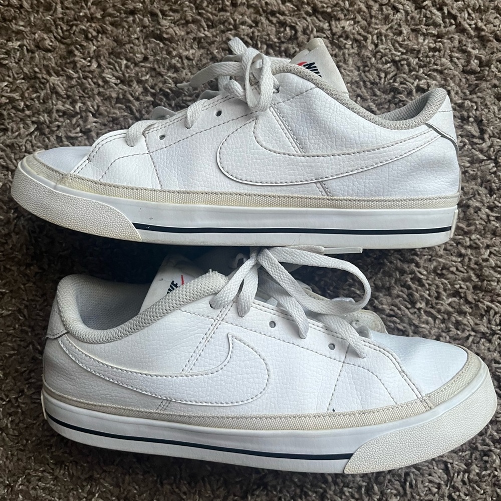 Nike court legacy women’s shite sneakers size 8.5
